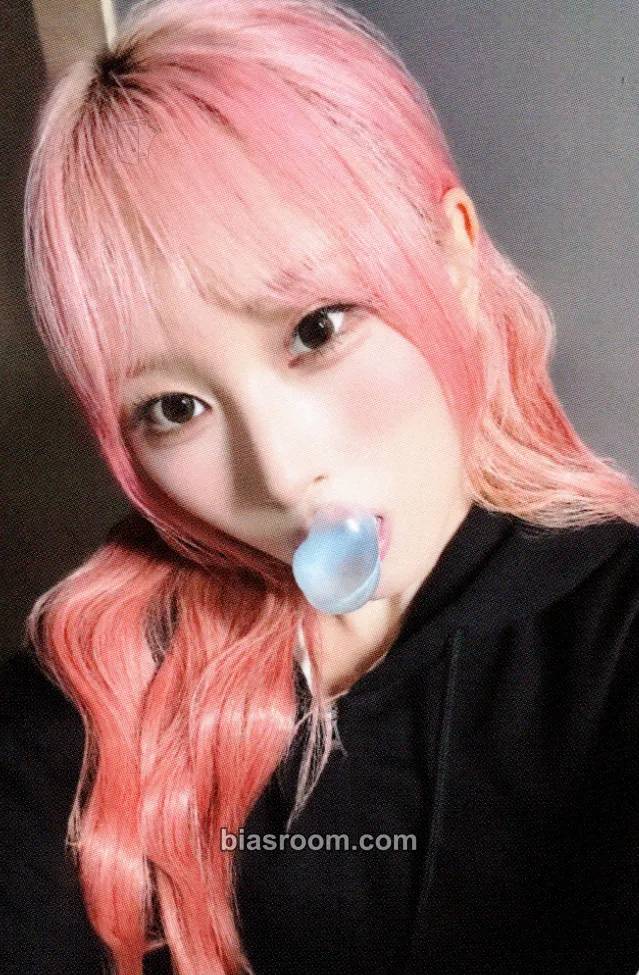 Chowon Wild Cherry Photocard - ICHILLIN’ - ICHILLIN’ K-pop photocard