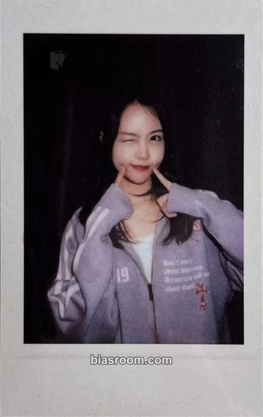 Carmen The Chase Photocard - Hearts2Hearts - Hearts2Hearts K-pop photocard