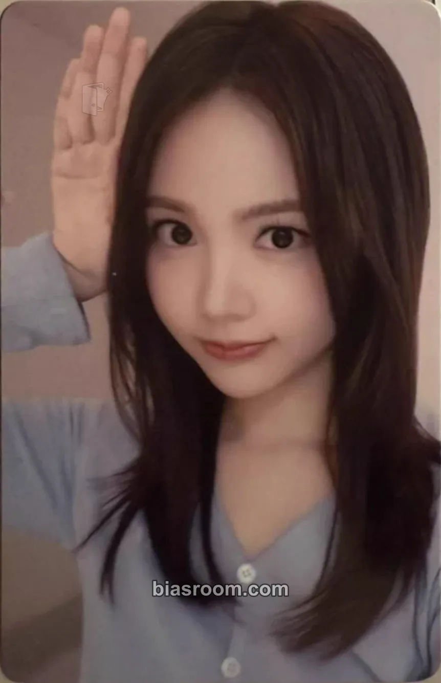 Carmen The Chase Photocard - Hearts2Hearts - Hearts2Hearts K-pop photocard