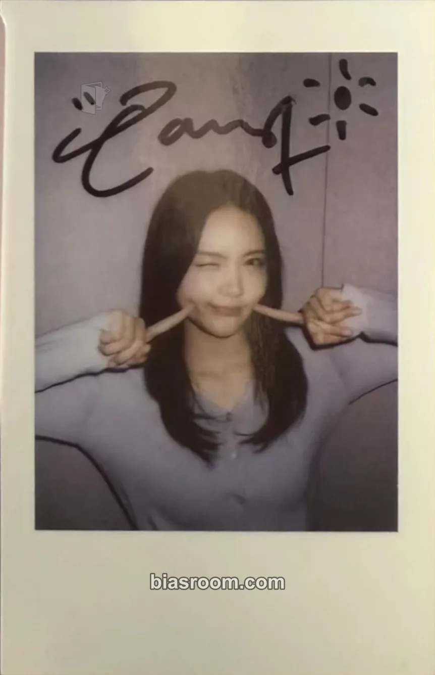 Carmen The Chase Photocard - Hearts2Hearts - Hearts2Hearts K-pop photocard