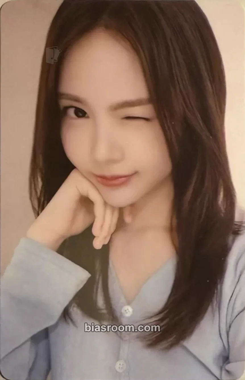 Carmen The Chase Photocard - Hearts2Hearts - Hearts2Hearts K-pop photocard