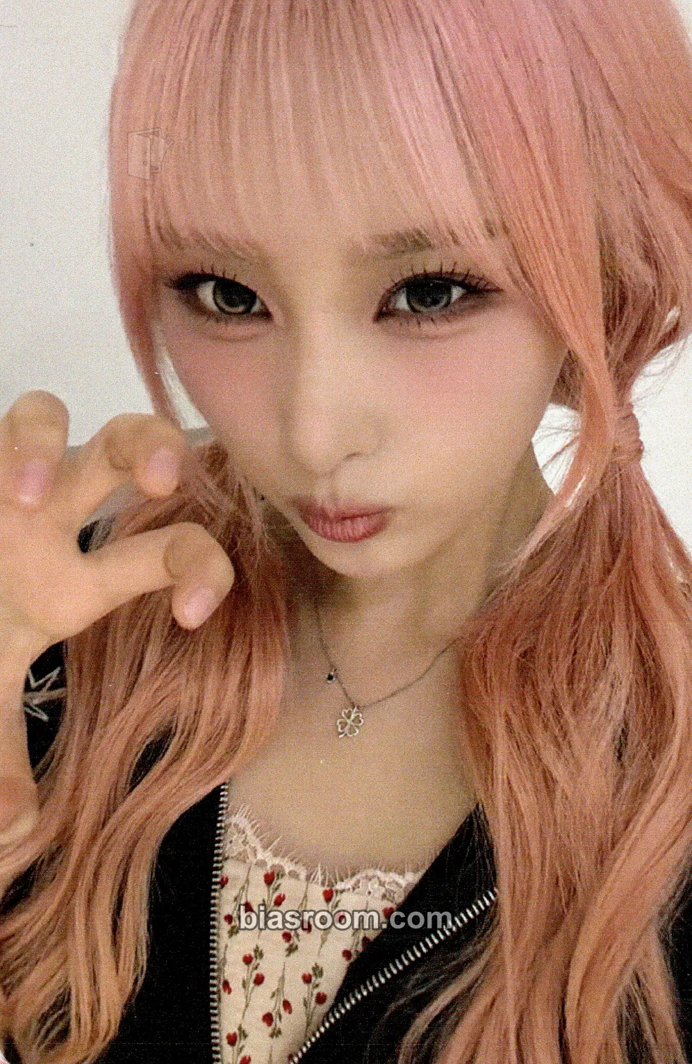 Chowon Wild Cherry Photocard - ICHILLIN’ - ICHILLIN’ K-pop photocard