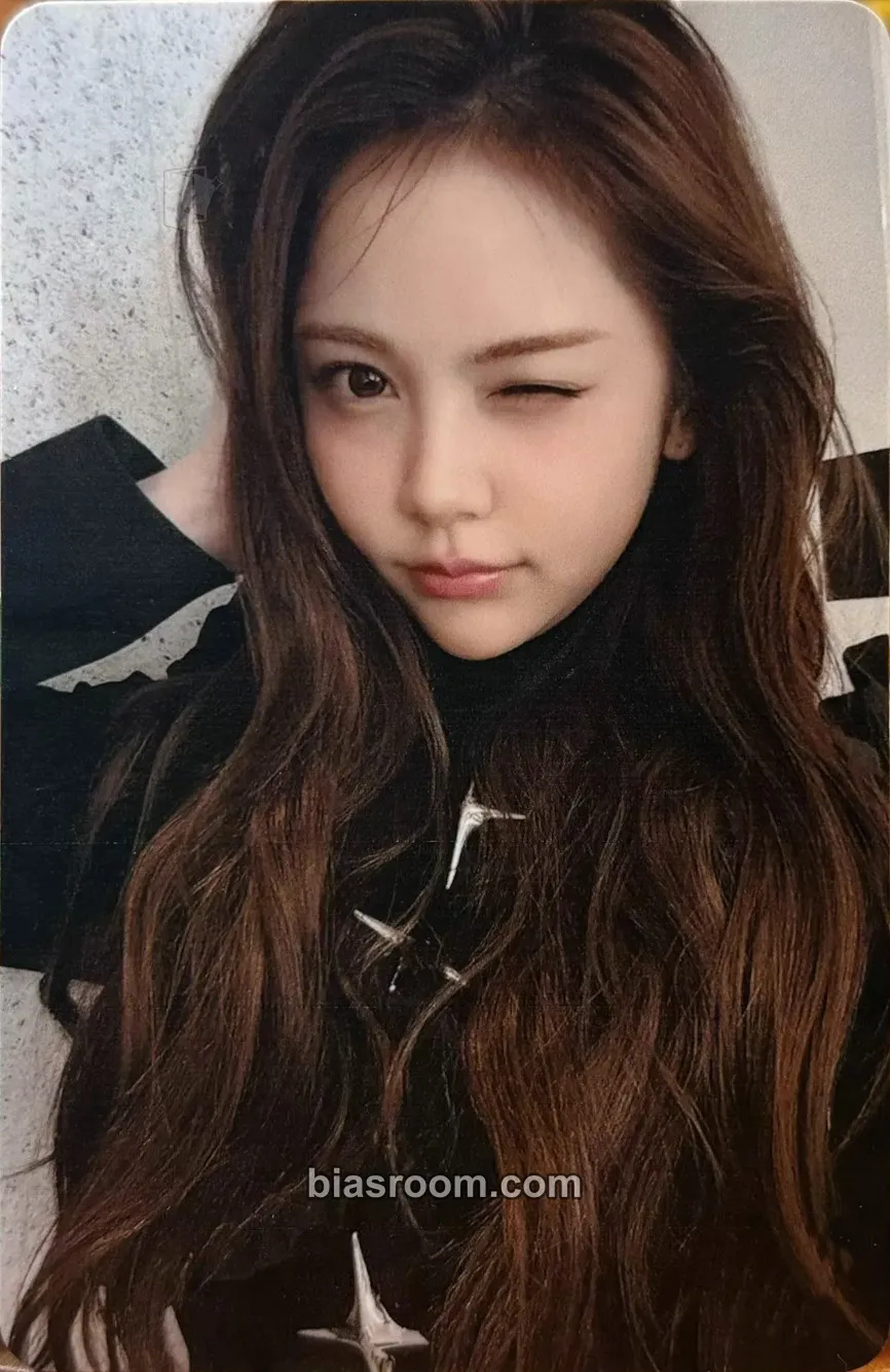 Carmen FOCUS Photocard - Hearts2Hearts - Hearts2Hearts K-pop photocard