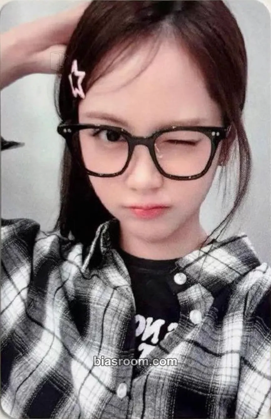 Carmen FOCUS Photocard - Hearts2Hearts - Hearts2Hearts K-pop photocard