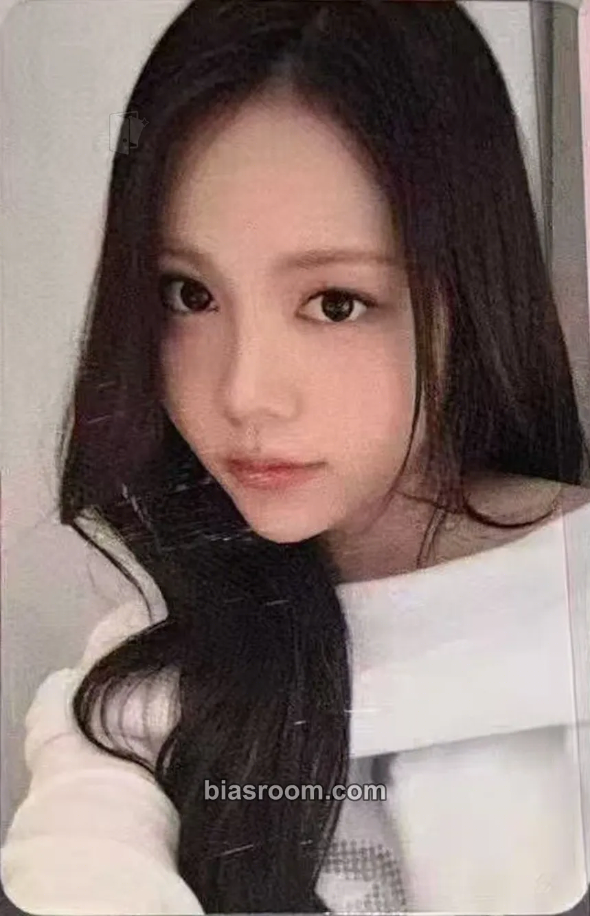 Carmen FOCUS Photocard - Hearts2Hearts - Hearts2Hearts K-pop photocard