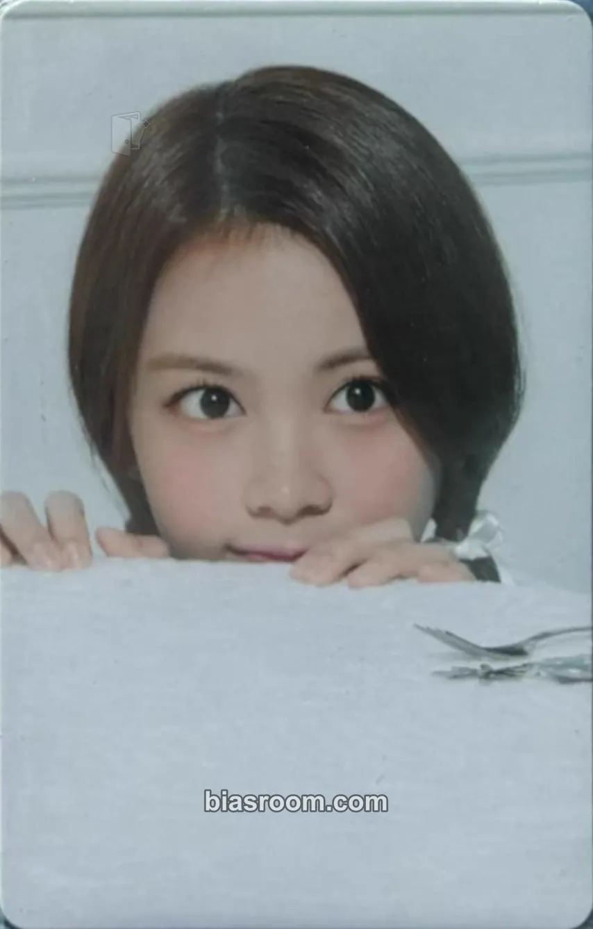 Carmen House of H : Hide And Seek Photocard - Hearts2Hearts - Hearts2Hearts K-pop photocard
