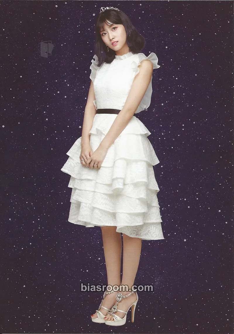 Momo 2018 Japan Season's Greetings: TWISTAR Photocard - TWICE - TWICE K-pop photocard