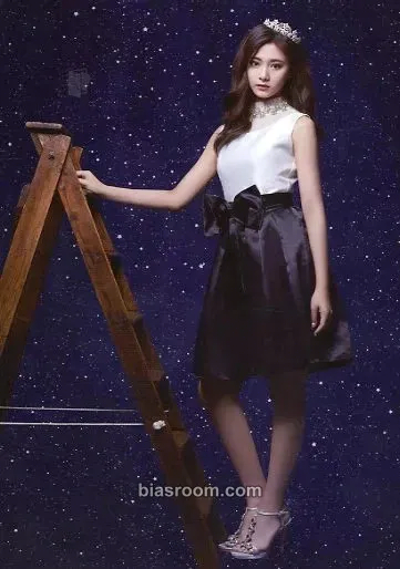 Tzuyu 2018 Japan Season's Greetings: TWISTAR Photocard - TWICE - TWICE K-pop photocard