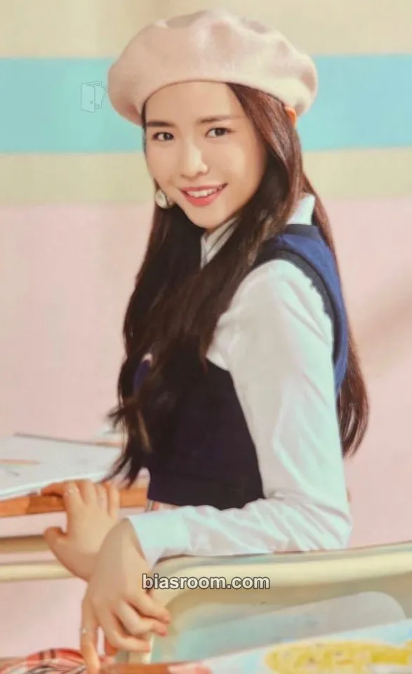 Maya 2021 NiziU SEASON'S GREETINGS “Entrance” Photocard - NiziU - NiziU K-pop photocard