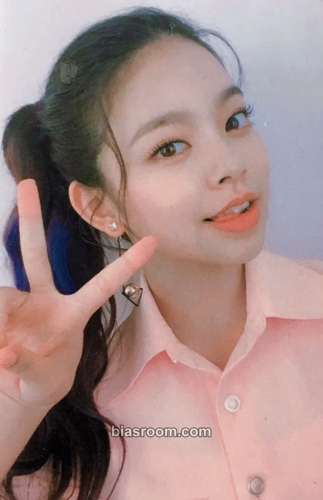 Cherry Bullet - Linlin - Love Adventure Album album photocard pink back