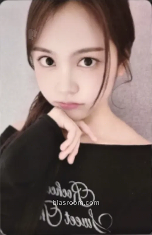 Carmen The Chase Photocard - Hearts2Hearts - Hearts2Hearts K-pop photocard