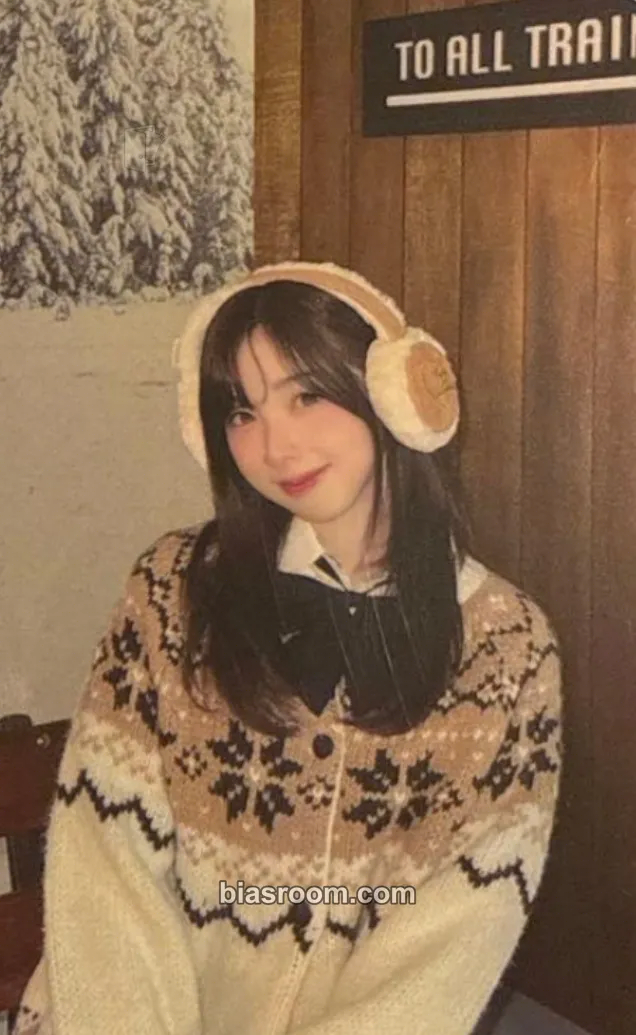 Miihi NiziU JYP JAPAN POPUP STORE 2025 “winter trip” Photocard - NiziU - NiziU K-pop photocard