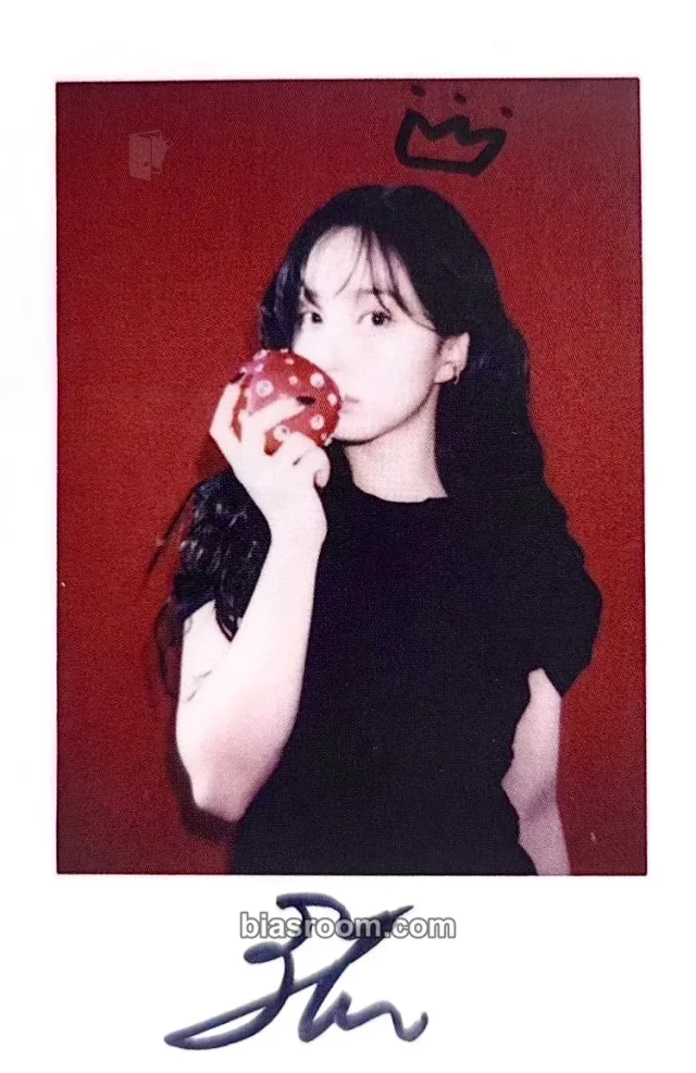 NMIXX - Haewon - Haewon X WAVES China Other magazine B version polaroid