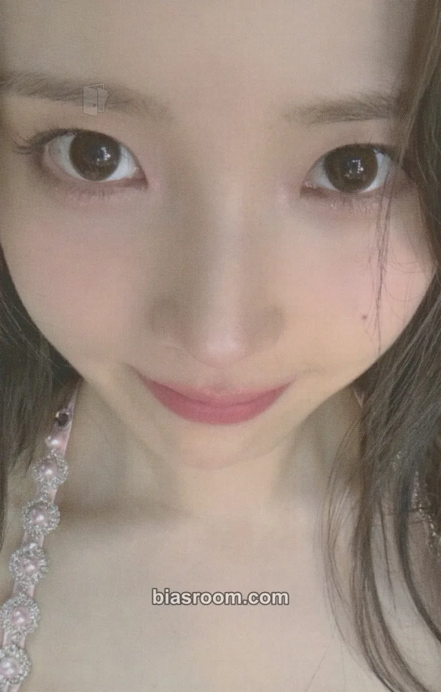IU - IU - IU HEREH TOUR Event collect book merch photocard