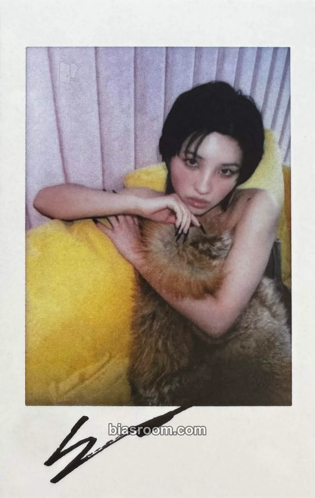 Soyeon CHIC Magazine Photocard - i-dle - i-dle K-pop photocard