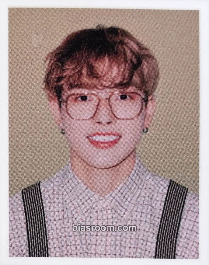 Hongjoong 2023 Season's Greetings Photocard - ATEEZ - ATEEZ K-pop photocard