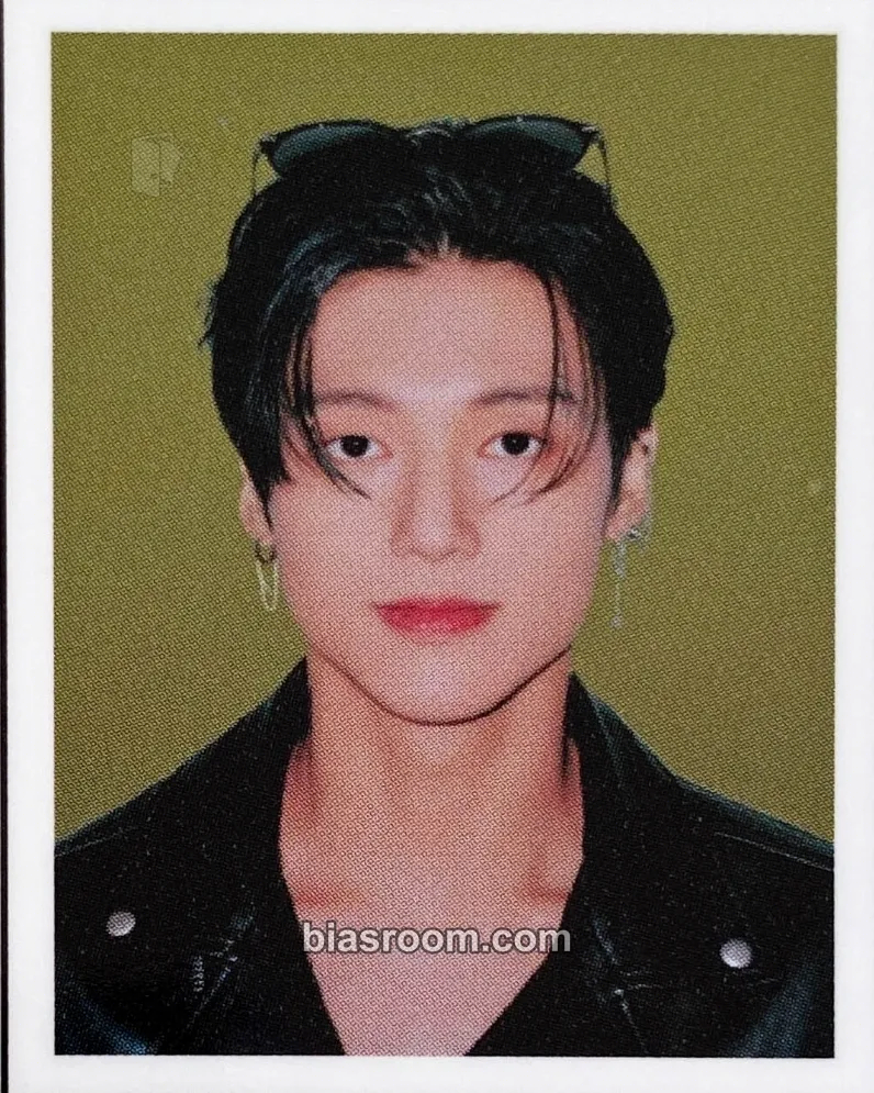 Wooyoung 2023 Season's Greetings Photocard - ATEEZ - ATEEZ K-pop photocard