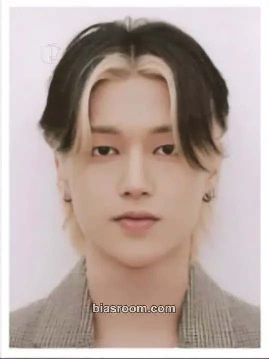 Wooyoung 2024 Season's Greetings - Atiny Detective Agency Photocard - ATEEZ - ATEEZ K-pop photocard