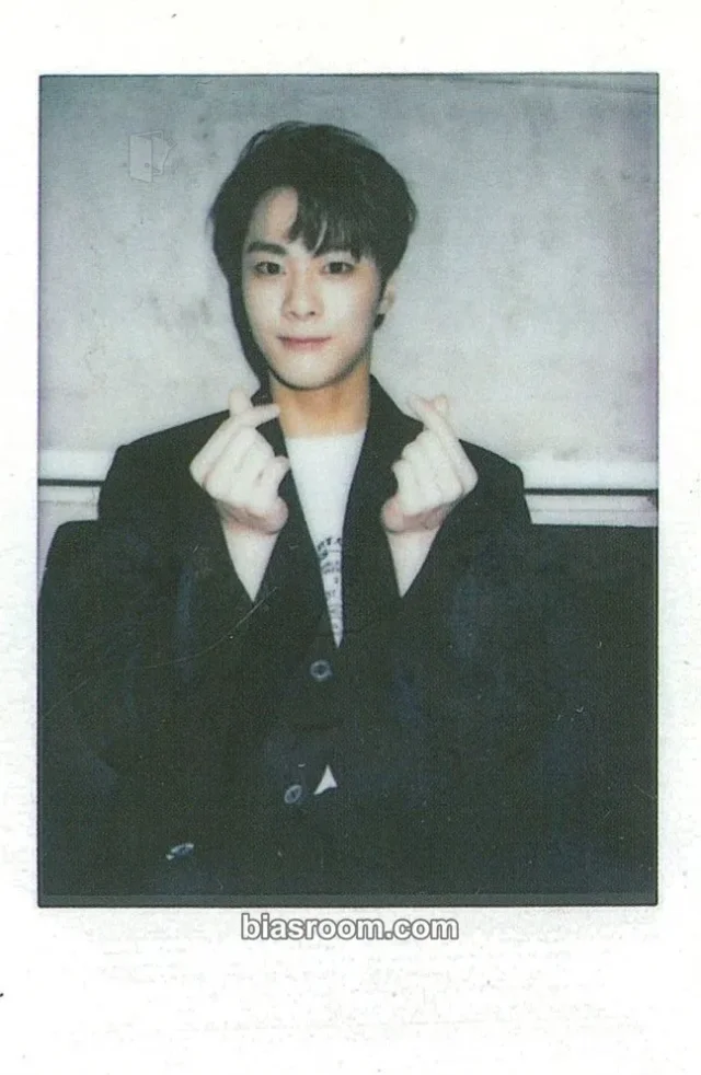 ASTRO - Moonbin - Rise Up Album album inclusion polaroid