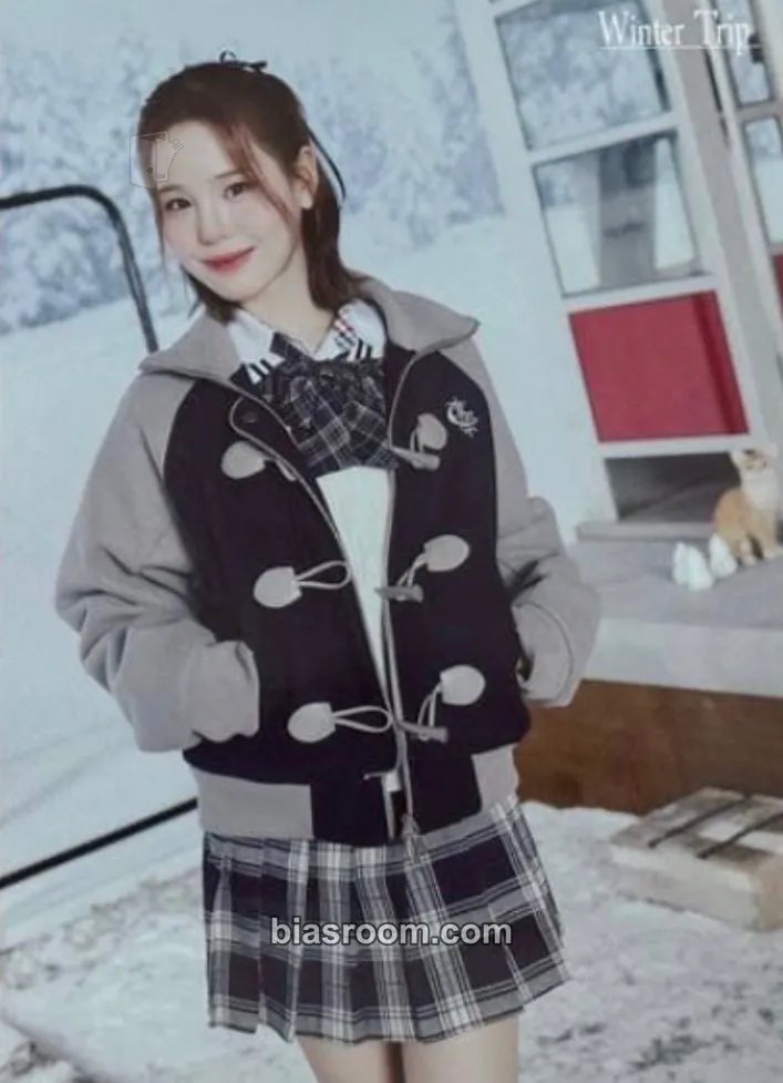 Mako NiziU JYP JAPAN POPUP STORE 2025 “winter trip” Photocard - NiziU - NiziU K-pop photocard