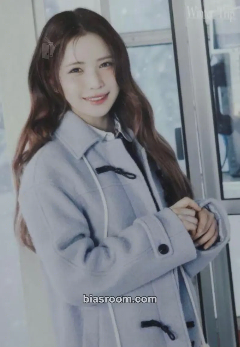 Maya NiziU JYP JAPAN POPUP STORE 2025 “winter trip” Photocard - NiziU - NiziU K-pop photocard