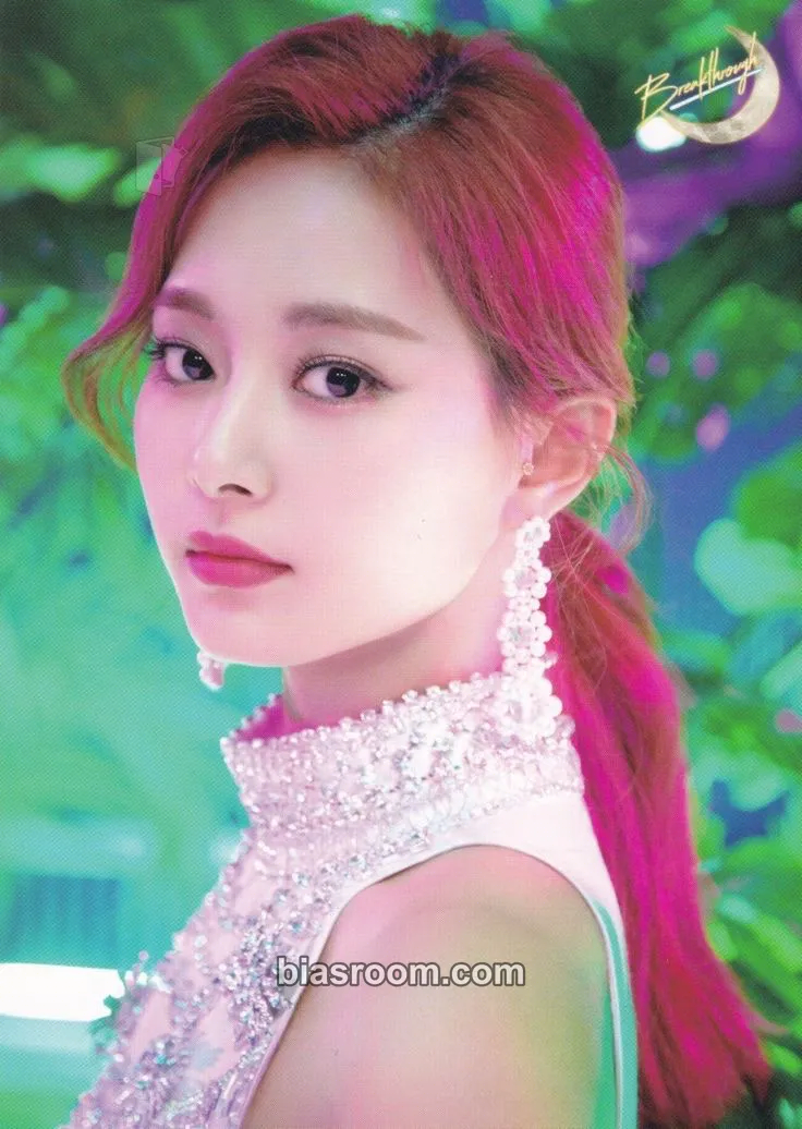 Tzuyu Breakthrough Photocard - TWICE - TWICE K-pop photocard
