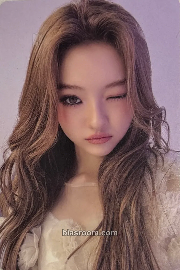 Ella MY EYES OPEN VVIDE Photocard - MEOVV - MEOVV K-pop photocard