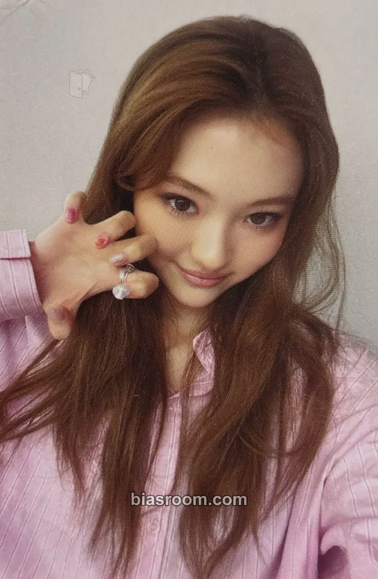 Ella MY EYES OPEN VVIDE Photocard - MEOVV - MEOVV K-pop photocard