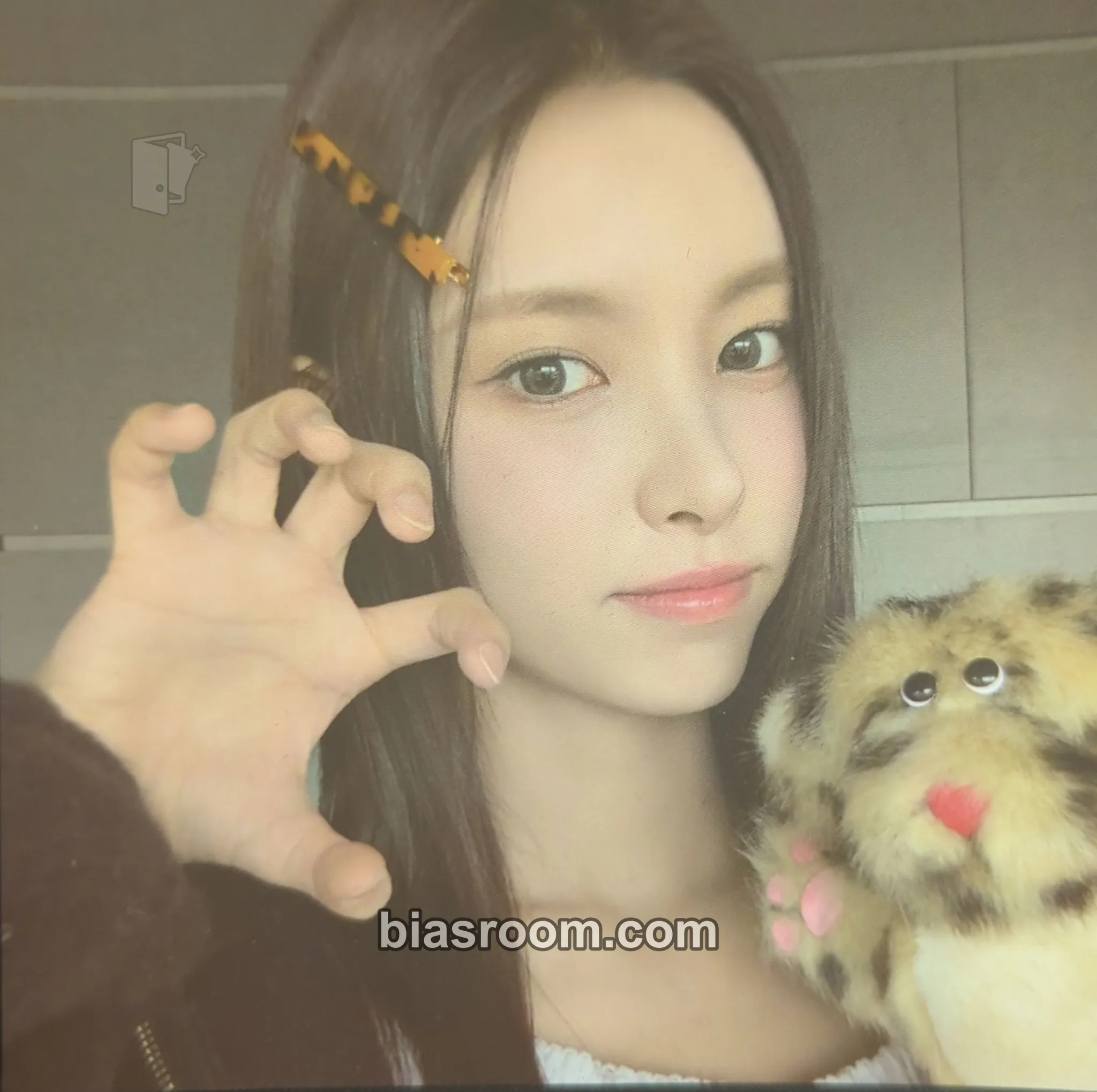 Yunah 1st Debut Anniversary Official Merch Photocard - ILLIT - ILLIT K-pop photocard