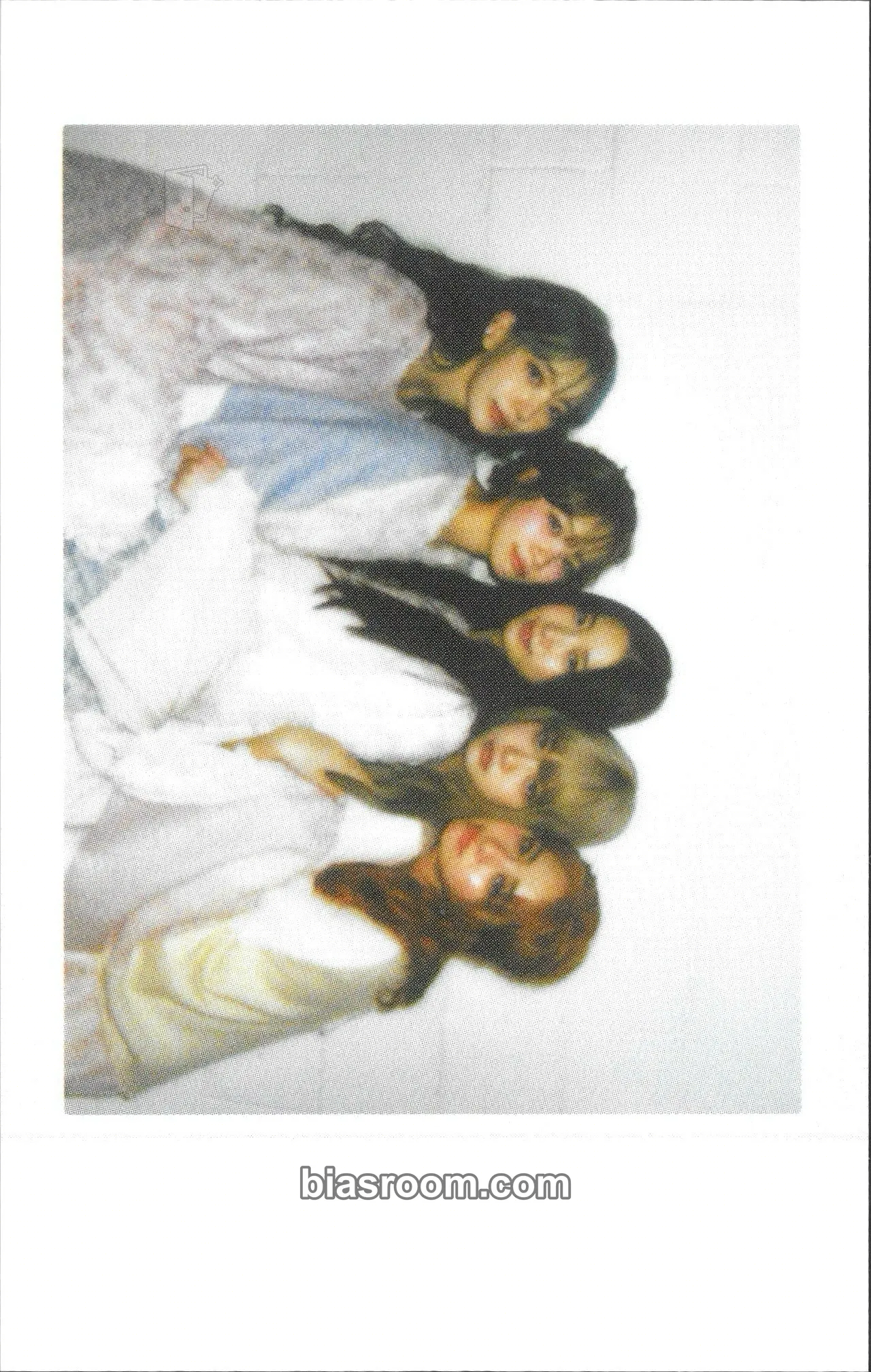EASY Photocard - LE SSERAFIM - LE SSERAFIM K-pop photocard