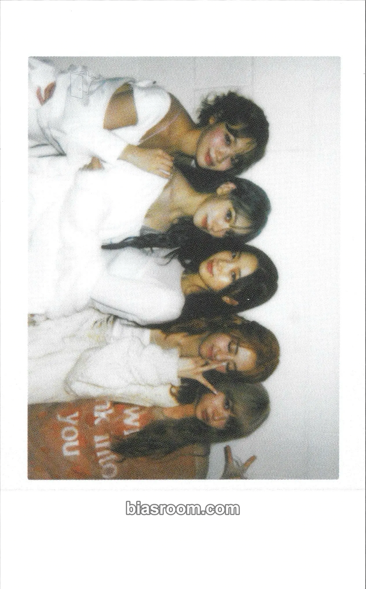 EASY Photocard - LE SSERAFIM - LE SSERAFIM K-pop photocard