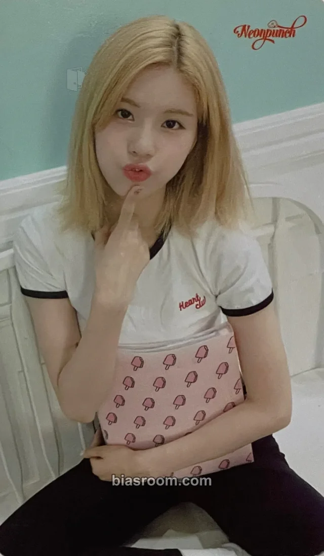 NeonPunch - Dayeon - Moonlight Album album photocard