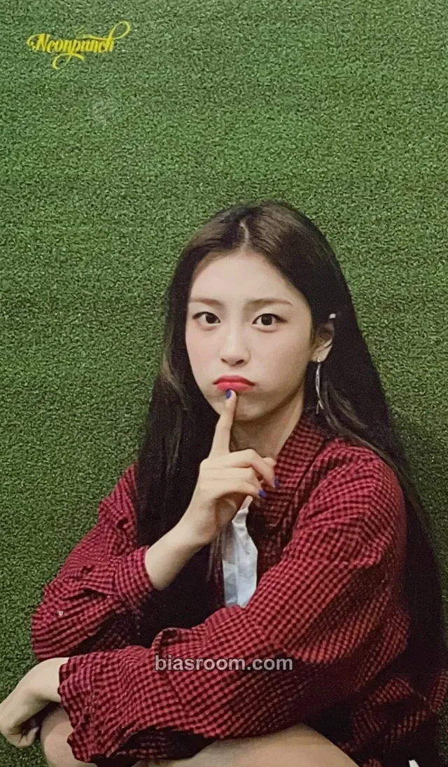 NeonPunch - IAAN - Moonlight Album album photocard