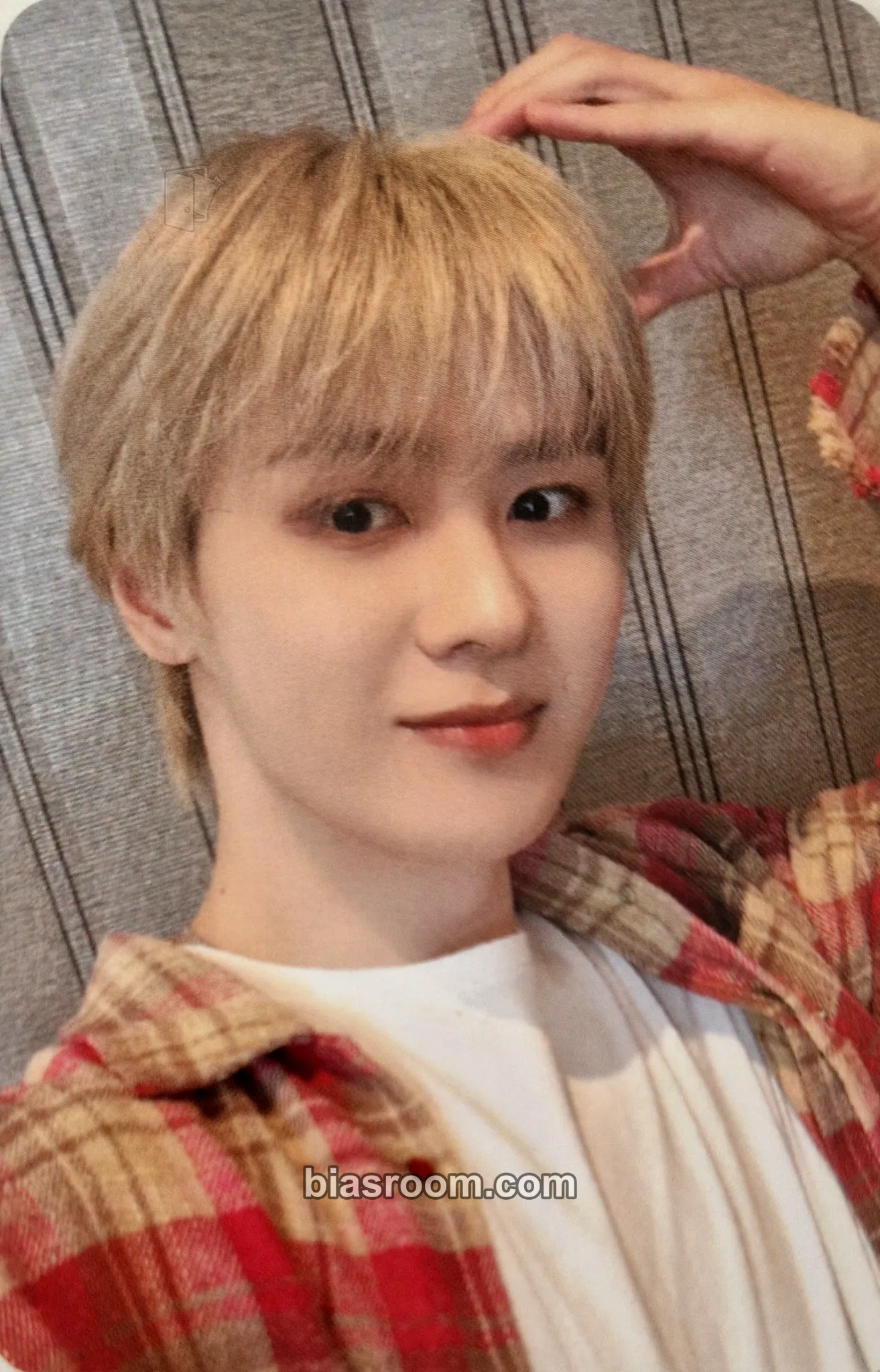 Kun Eternal White Photocard - WayV - WayV K-pop photocard