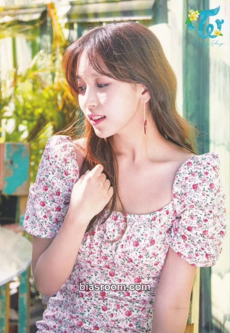 Mina Twaii’s Shop Pop-Up Store Photocard - TWICE - TWICE K-pop photocard
