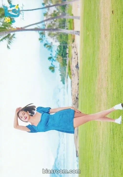 Jihyo Twaii’s Shop Pop-Up Store Photocard - TWICE - TWICE K-pop photocard