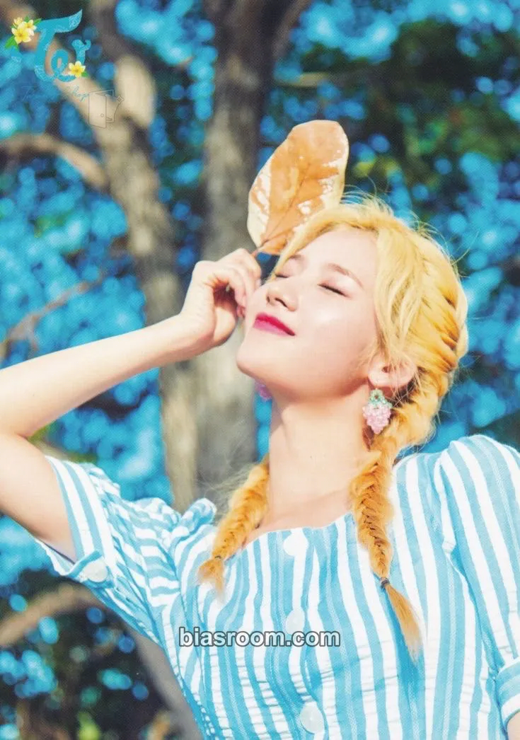 Sana Twaii’s Shop Pop-Up Store Photocard - TWICE - TWICE K-pop photocard