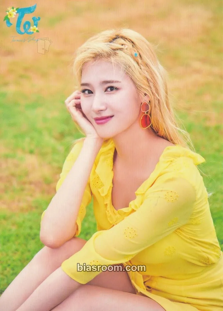 Sana Twaii’s Shop Pop-Up Store Photocard - TWICE - TWICE K-pop photocard