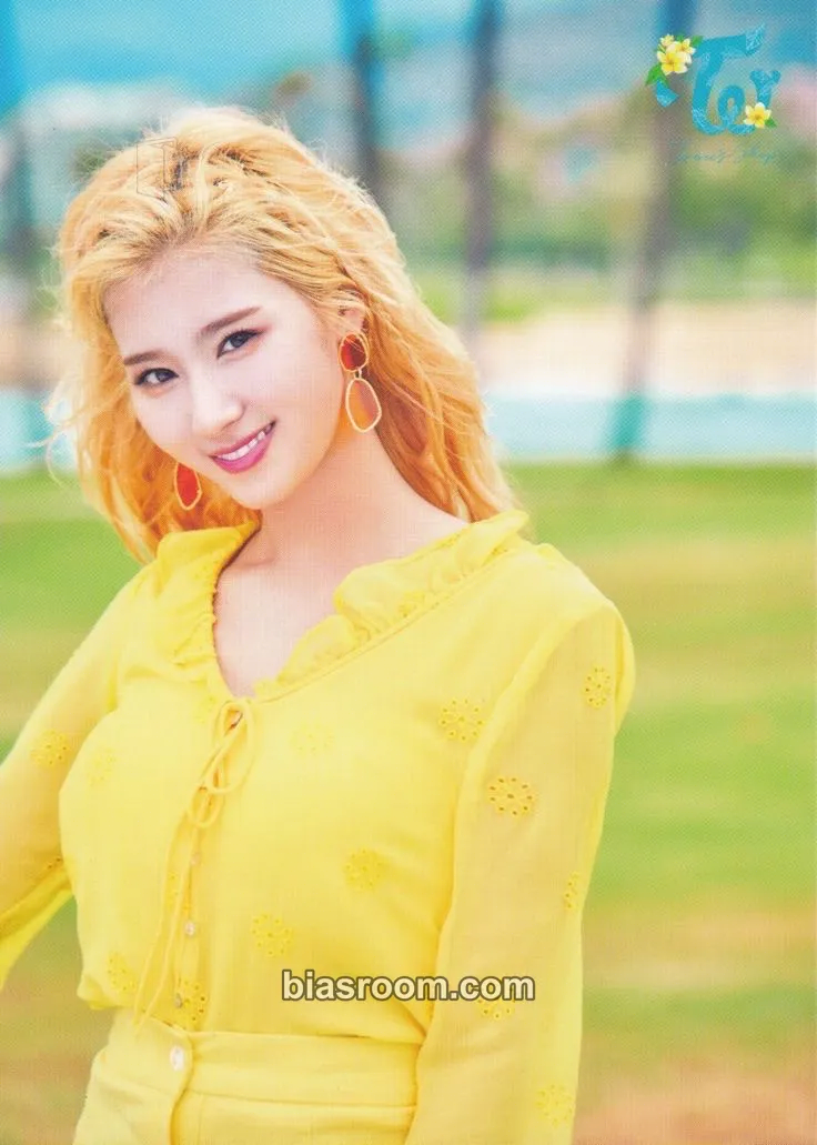 Sana Twaii’s Shop Pop-Up Store Photocard - TWICE - TWICE K-pop photocard