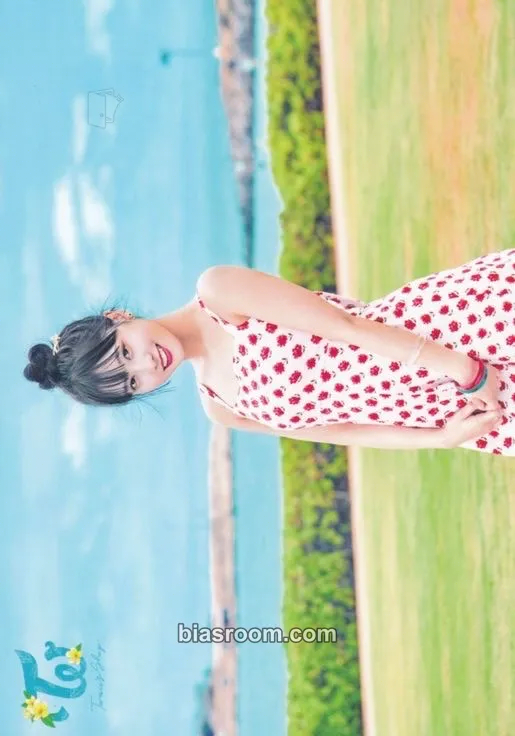 Momo Twaii’s Shop Pop-Up Store Photocard - TWICE - TWICE K-pop photocard