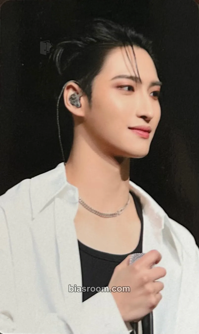Seonghwa ATEEZ THE MOMENTS : XYZ POP-UP Photocard - ATEEZ - ATEEZ K-pop photocard