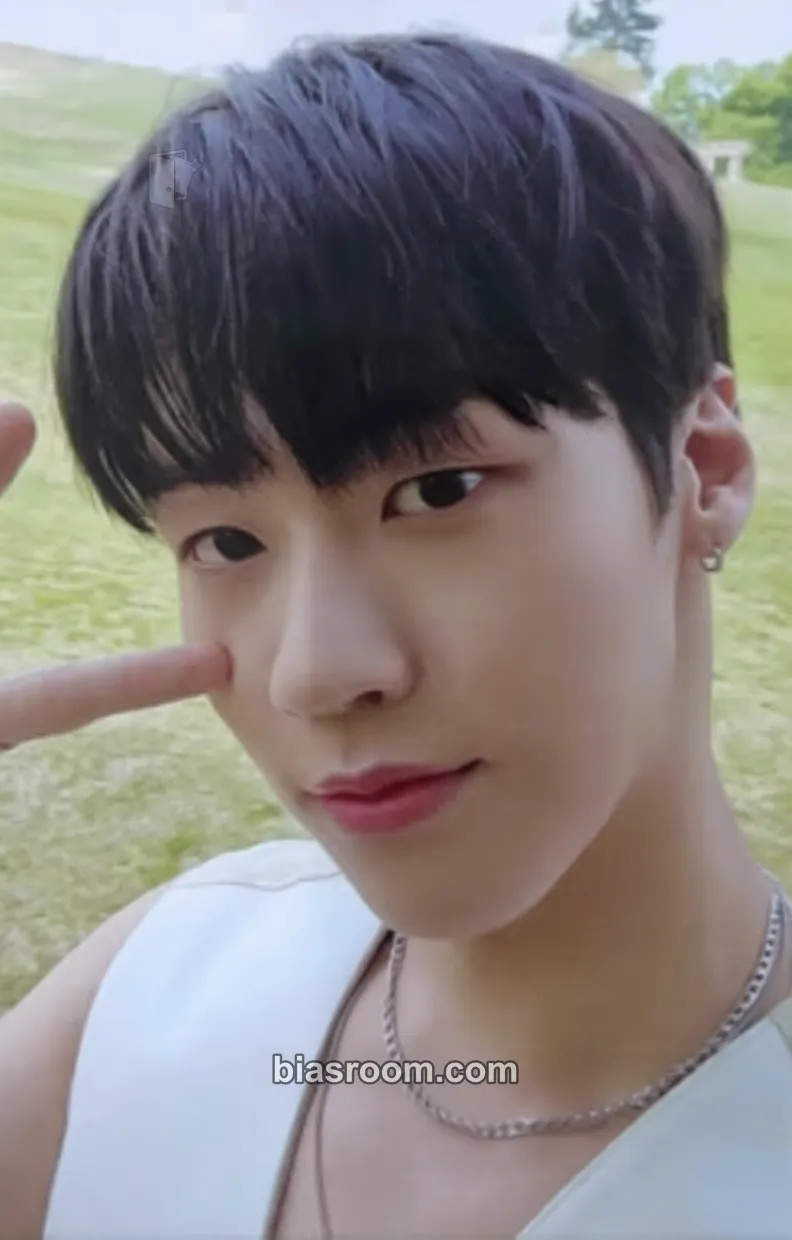 Seunghyub Man on the Moon Photocard - N.Flying - N.Flying K-pop photocard