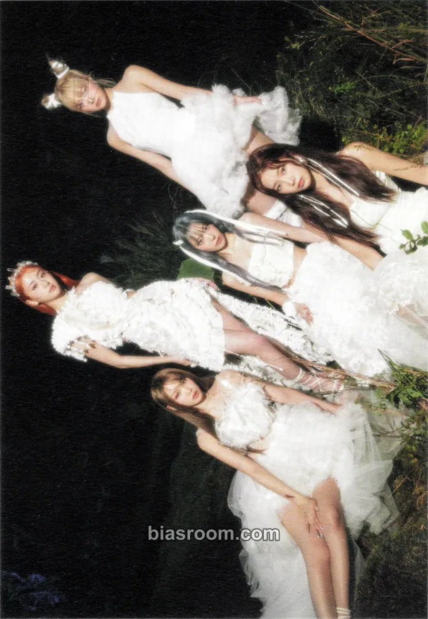 EASY Photocard - LE SSERAFIM - LE SSERAFIM K-pop photocard