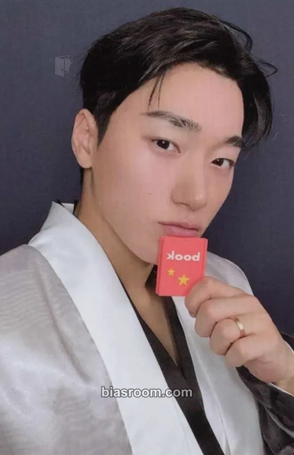 San GOLDEN HOUR : Part.4 Photocard - ATEEZ - ATEEZ K-pop photocard