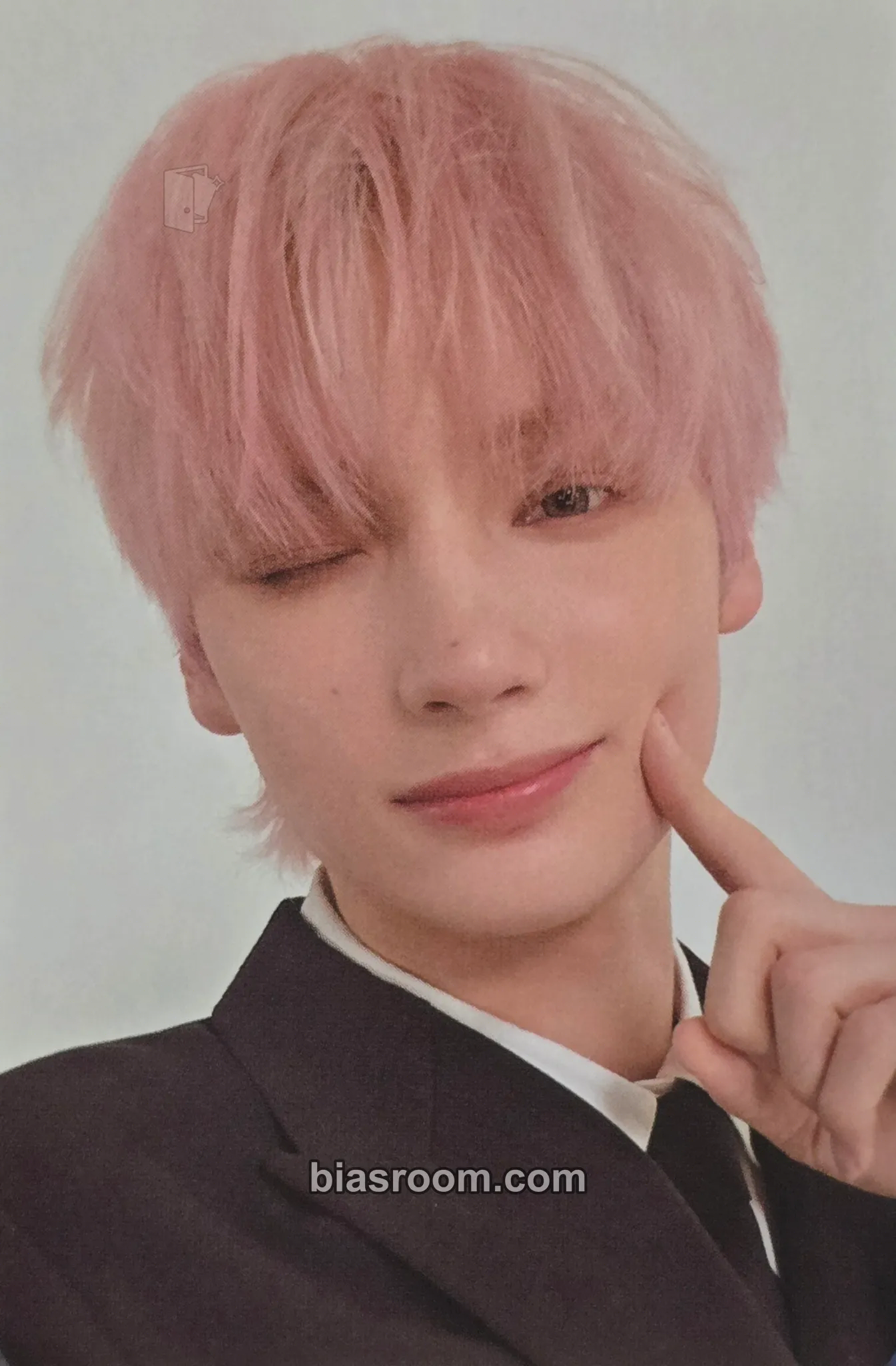 Huening Kai Heart Attack: VR Concert Photocard - TOMORROW X TOGETHER - TOMORROW X TOGETHER K-pop photocard