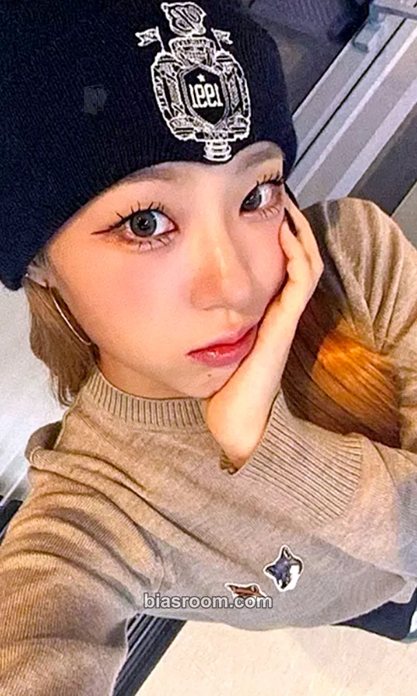 Chaerin Wild Cherry Photocard - ICHILLIN’ - ICHILLIN’ K-pop photocard