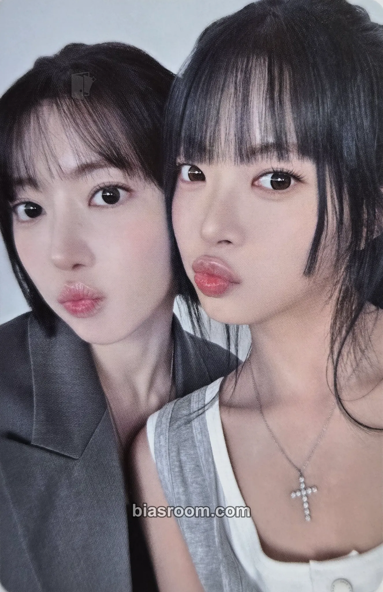 D'ICON Issue N°32 Photocard - LE SSERAFIM - LE SSERAFIM K-pop photocard