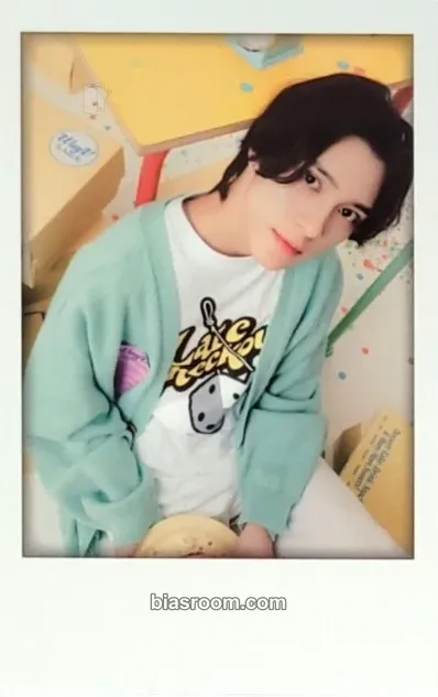 Hendery 2024 Season's Greetings Photocard - WayV - WayV K-pop photocard