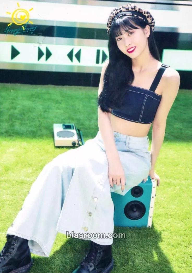 Momo Happy Happy Photocard - TWICE - TWICE K-pop photocard
