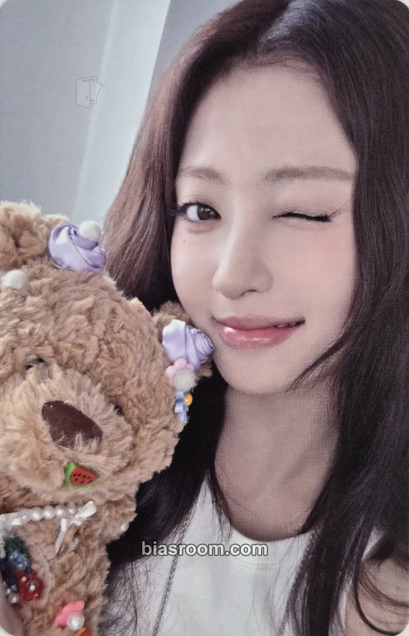 Huh Yunjin D'ICON Issue N°32 Photocard - LE SSERAFIM - LE SSERAFIM K-pop photocard